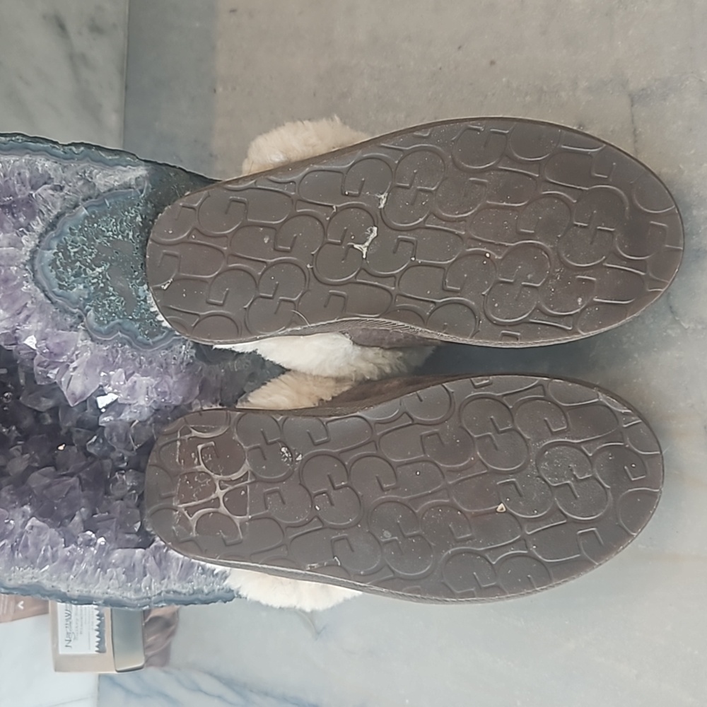 Uggs - Picture 4 of 12